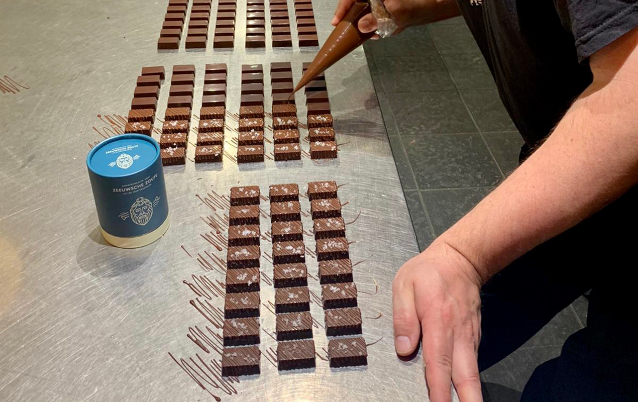 Foto van het Zeeuws Ministerie van Chocolade & Culinaire Zaken - Bonbons met Zeeuwsche Zoute - Fotocredit: Zeeuwsche Zoute