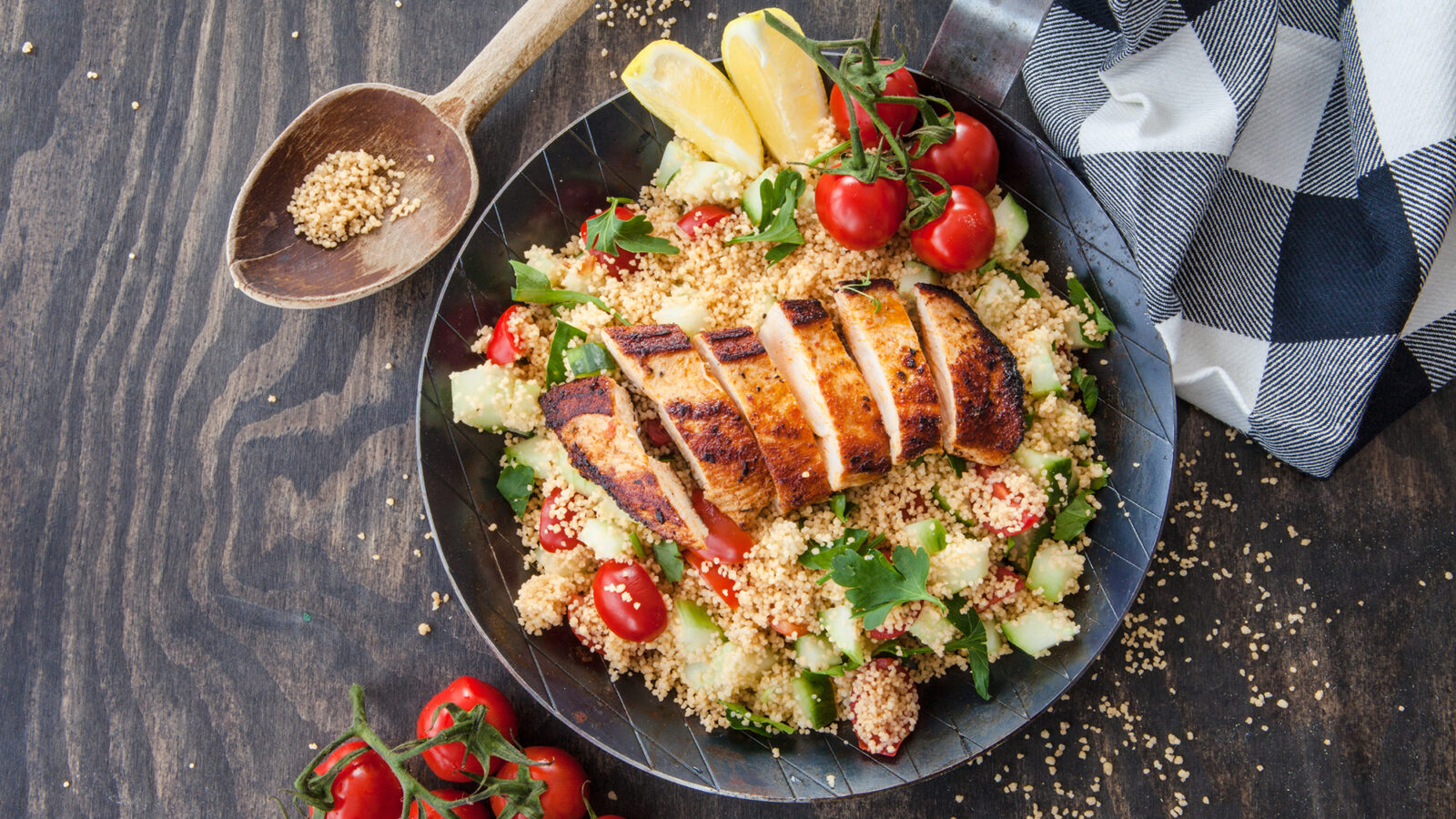 Couscous salade met geroosterde groente en kip
